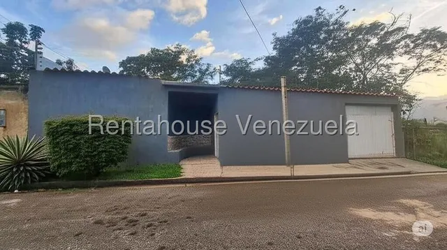 Casa En Venta Colinas De Guataparo Lr Valencia Amplios Espacios En Calle Cerrada