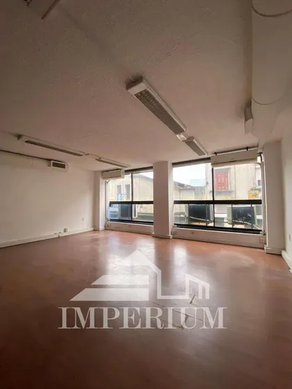 Venta Amplia Oficina En Ciudad Vieja
