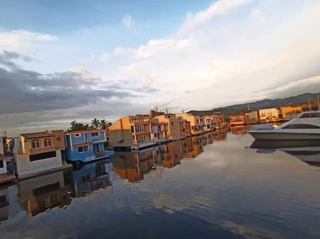 Casa Para Alquiler Vacacional En Lechería, Casa Botes B