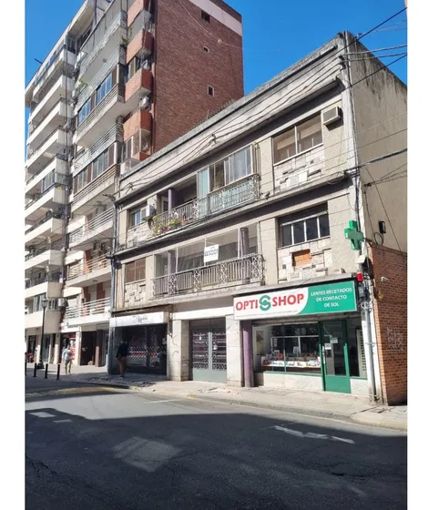 Venta Departamento 3 + Dependecias De Servicios- Mendoza 831