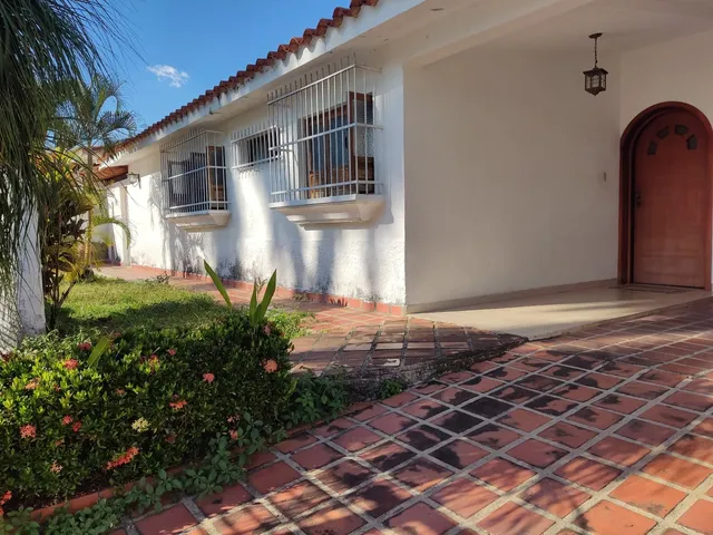 Casa De Un Nivel En Valles De Camoruco Calle Cerrada Z07-19
