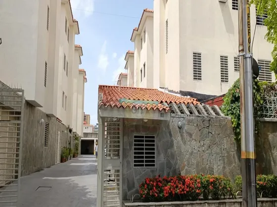 Apartamento En Venta En La Granja. 90mt2. Amoblado, Piso Bajo. Solo Clientes. Lm