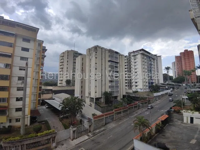 Apartamento En Venta En Santa Paula, Parcialmente Actualizado Lj 25-18500