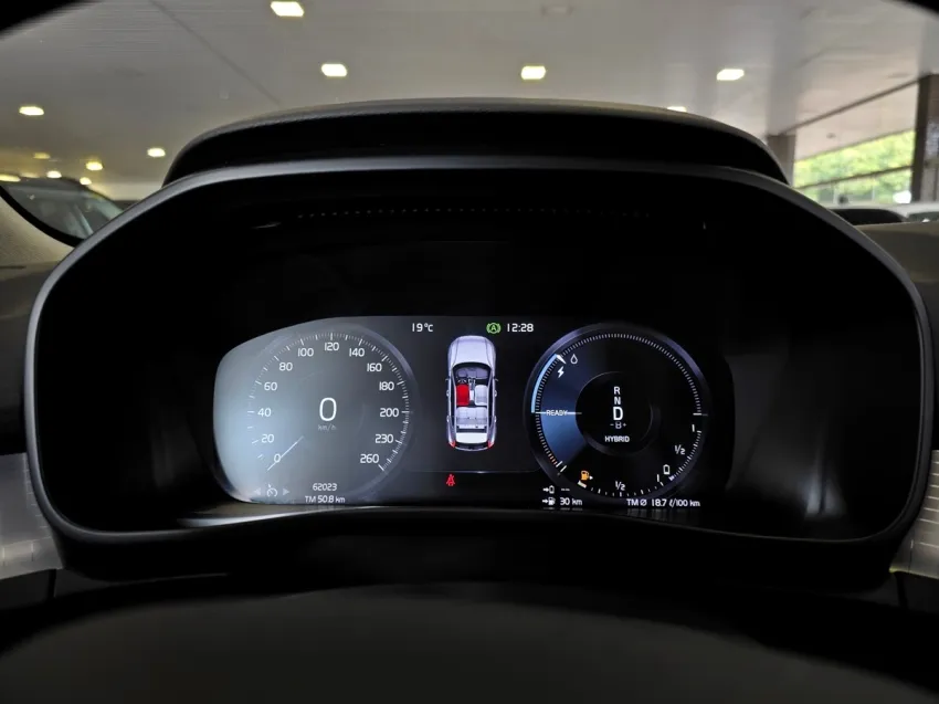 Volvo XC40 1.5 T5 RECHARGE MOMENTUM GEARTRONIC63888818811137124