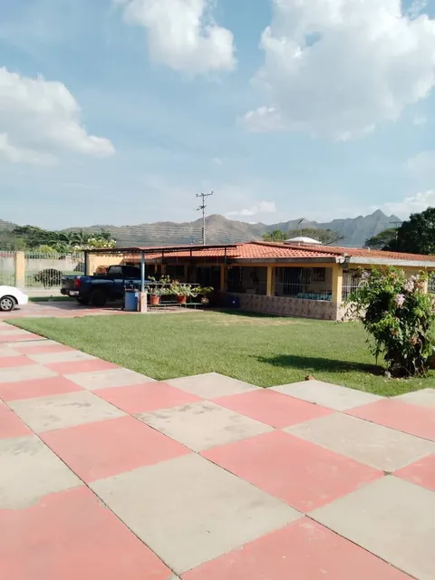 Maritza Lopez Vende Casa De Dos Nivel Ubicada En Residencia Altos De Prebo