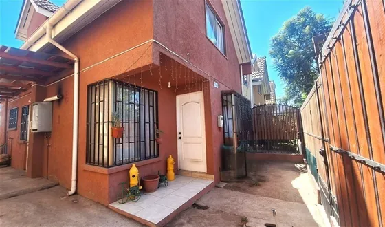 Casa En Venta De 3 Dorm. En Peñaflor