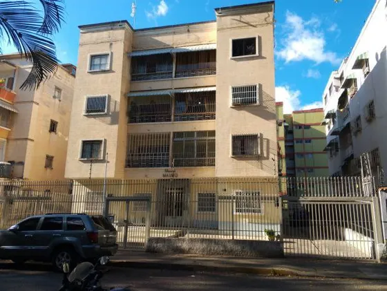 Apartamento En Venta Urb  Las Acacias 68m2, 2h/1b/1pe Ov