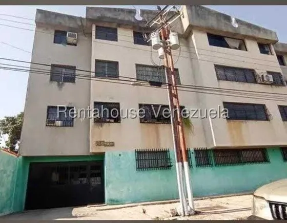 Amplio Apartamento En Guacara Centro Cerca A Cc Guacara Plaza, Edificio Con Pozo Y Bomba Nueva, Mejoras En Pisos De Pasillo Con Caico, 1 Puesto De Estacionamiento No Techado