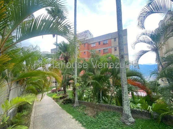 Los Samanes !! Apartamento Totalmente Actualizado Con Increíble Vista Al Ávila, 177 M2, 3 Hab., 3 Baños, 3pe, Areas De Servicio, Cocina Moderna. Estupendas Áreas Comunes. Sin  Problemas De Agua !!