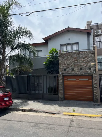 Venta Casa 3 Dormitorios Ramos Mejía Con Cochera