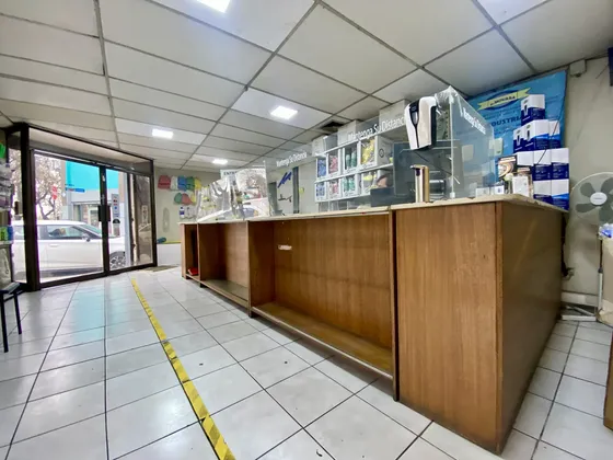 A Pasos Del Metro, En Sector De Alto Flujo Peatonal