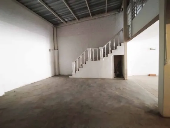 Magnífico Galpón Con Oficinas En Alquiler En La Zona Industrial De La Trinidad