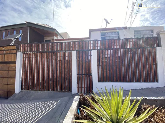 Casa En Arriendo De 4 Dorm. En Iquique