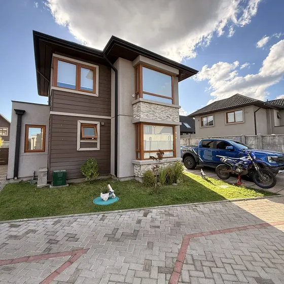 Se Vende Casa De 2 Pisos En Exclusivo Condominio