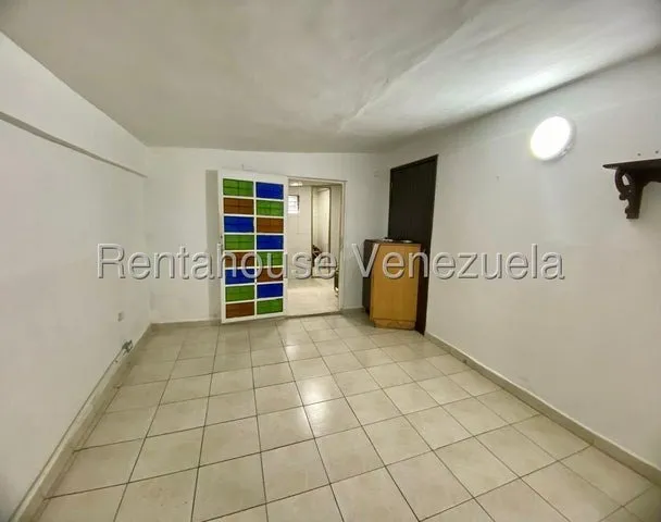 Local Comercial En Alquiler Barquisimeto, Gisselle Lobo Alquila Local A Pie De Calle Zona Este Con 65m2 Con Oficinas Baños Aires Acondicionados Comunicate! 2 5 9 8 7 0                                 