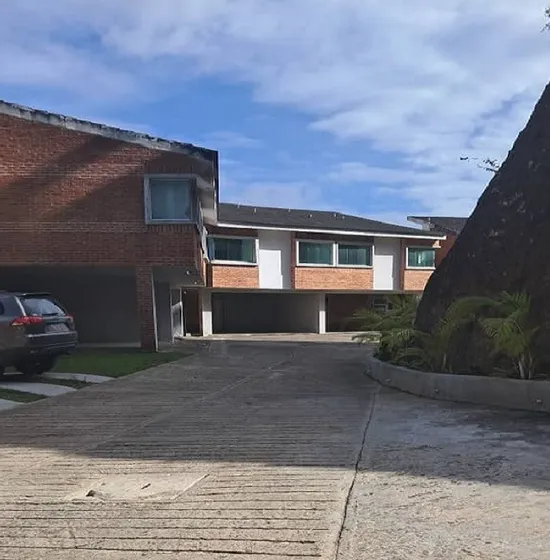Casa De Tres Nivel En Venta En La Urbanización La Estancia Frente Al Retiro
