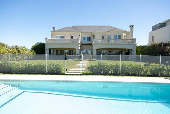 Venta Casa 5 Ambientes El Golf Nordelta Con Excepcional Vista Al Golf