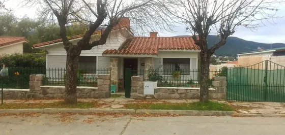 Vendo Casa De 2 Dormitorios En Barrio Santa Rosa, La Falda