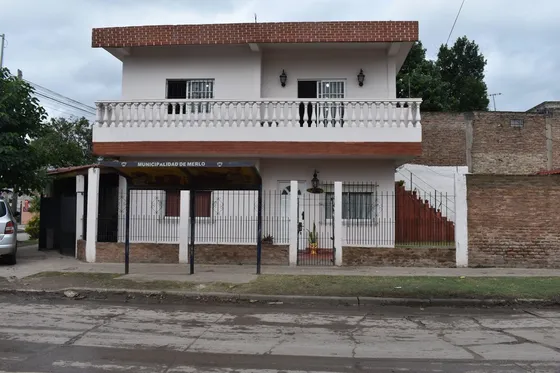 Se Vende Casa 5 Ambientes Con Local En Merlo