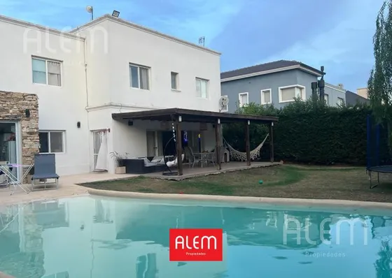 Casa De 3 Dormitorios En Venta En El Centauro, Canning