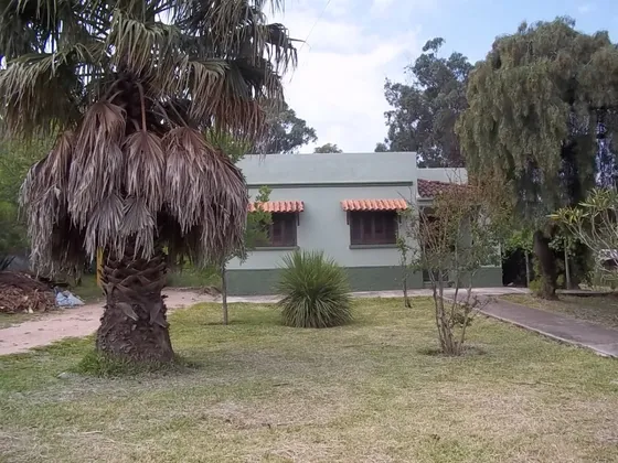 Se Vende Terreno De 2206 Mc Con Tres Inmuebles Frente A Cno. Repetto A Metros De Ruta 8