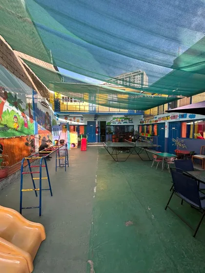 Terreno De 600 M2 Con Dos Viviendas Y Un Jardín Infantil