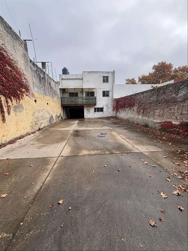 Alquiler  Deposito Libre 230m2 Sobre Avenida Burgues Reducto