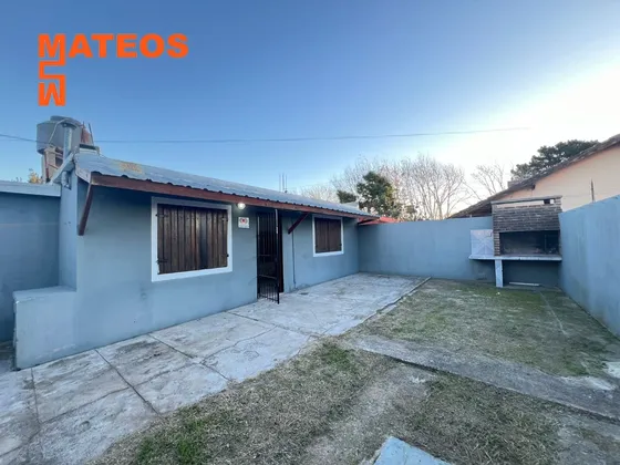 Venta Casa Semi Independiente En Santa Teresita 6 E/ 48  Y 49