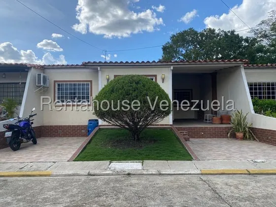 Daniela Linarez Vende Casas En Bella Urbanizacion De Cabudare Con Acabados De Primera Amplia Posee Tanque Subterráneo Bellas Áreas Comunes Contactame                                                   