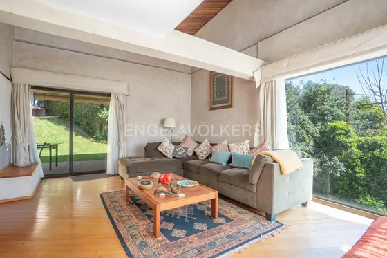 Sólida Casa En Jardín Del Mar