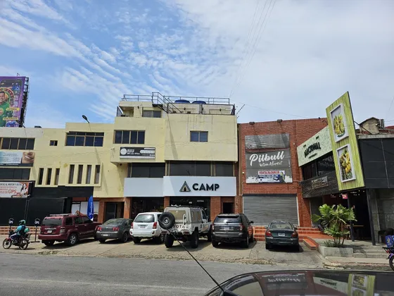 Se Alquila  Local Comercial Planta Baja A Pie Calle Sector El Peñón De Faro Lecheria Anzoategui  
