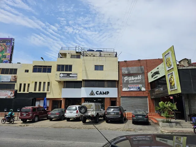 Se Alquila  Local Comercial Planta Baja A Pie Calle Sector El Peñón De Faro Lecheria Anzoategui  