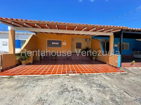 Casa En Venta Cabudare. Urbanizacion Privada La Mora. 25-8170 As-f