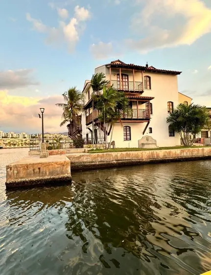 Venta Villa En Canal Principal Pueblo Viejo