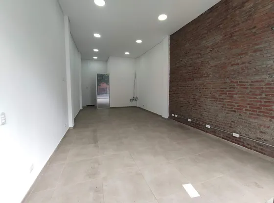 Local En Arriendo En El Bosque. Cod A24061