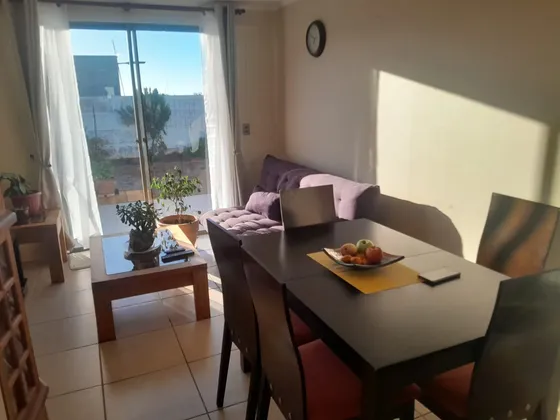 Linda Casa Con Amplio Patio Condominio Residencial Algarrobo