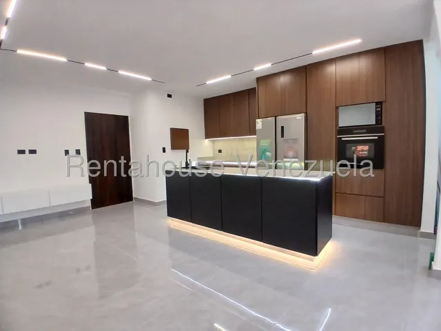Apartamento En Venta En Triangulo Del Este, Barquisimeto,  Lara #25-12680 / Mónica Carrasquel, Rah Centro Occidente /*# Oportunidad De Inversión -  Listo Para Mudarse, Llave En Mano.