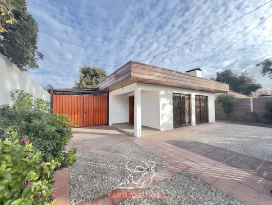 Casa En Arriendo De 5d-3b-2est-1bod 538m2.