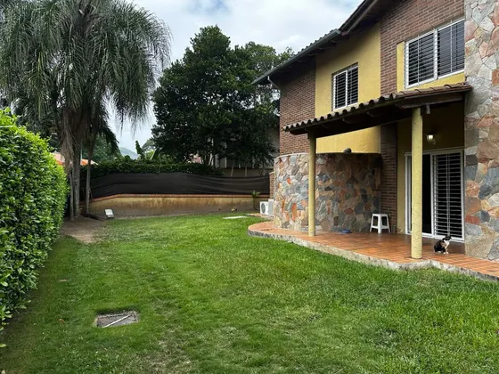 Villa O Casa En Venta, En Un Conjunto Exclusivo Con Un Campo De Golf Y Excelente Clima De Montaña En Villas De San Diego Country Club Carabobo, 5 Habitaciones Y 3 1/2 Baño. Firma En Registro Eb