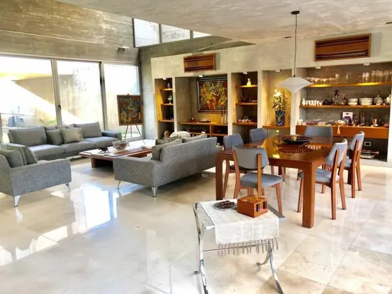 Casa Racionalista En Venta, Ubicada En Martínez De Av. Del Libertador Al Río.
