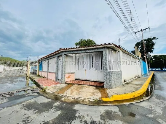 Gbf 25-1757 Vendo Bella Y Amplia Casa Urb. Fráncico De Miranda Cagua Llame Ya.