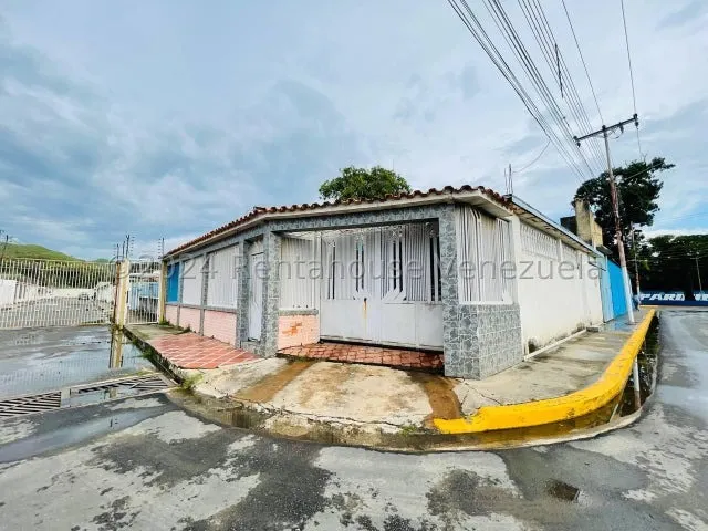 Gbf 25-1757 Vendo Bella Y Amplia Casa Urb. Fráncico De Miranda Cagua Llame Ya.