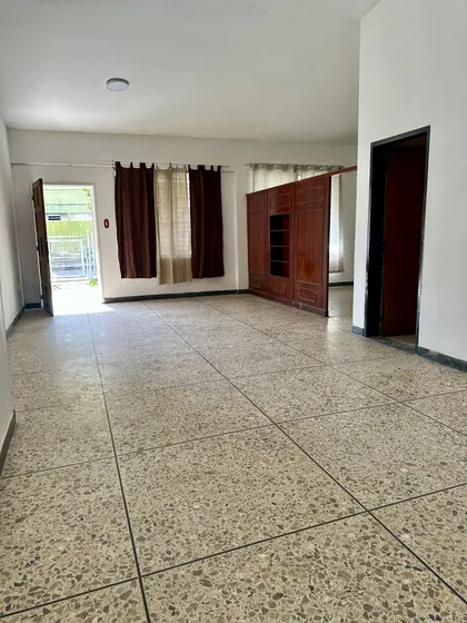 Casa Comercial En Alquiler En Campo Alegre, Estado Carabobo, Con Excelente Ubicación Y Divisiones (ea)
