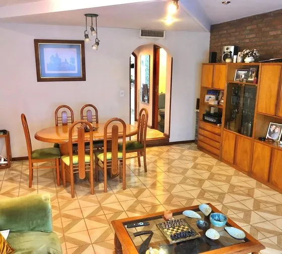 Venta Casa Bernal Cuatro Ambientes Cochera Patio