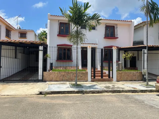 Casa En Urb Trigal Norte Valencia Calle Privada Con Jardin