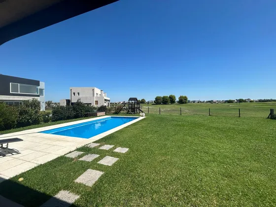 Casa En  Venta En Canton Golf Vista Abierta Al Golf Hermosos Atardeceres