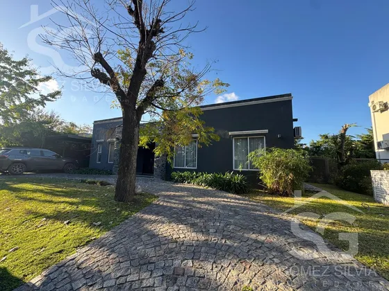 Casa En Venta 5 Ambientes Barrio Cerrado Altos Del Sol, Villa Udaondo