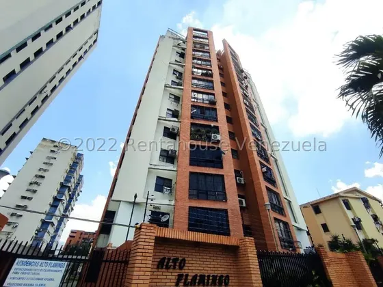 Amplio Penthouse En Venta Ubicado En Urb Base Aragua En Maracay Db 25-15624