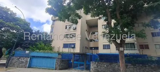 Amplio Aparto-quinta En Venta Para Remodelar Urb El Marqués Nb 5-15966