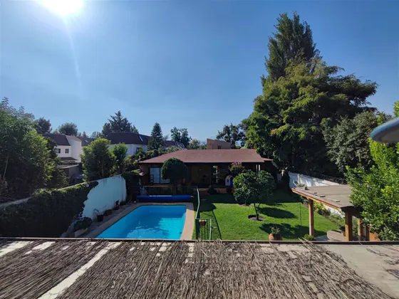 Casa En Venta De 7 Dorm. En La Reina